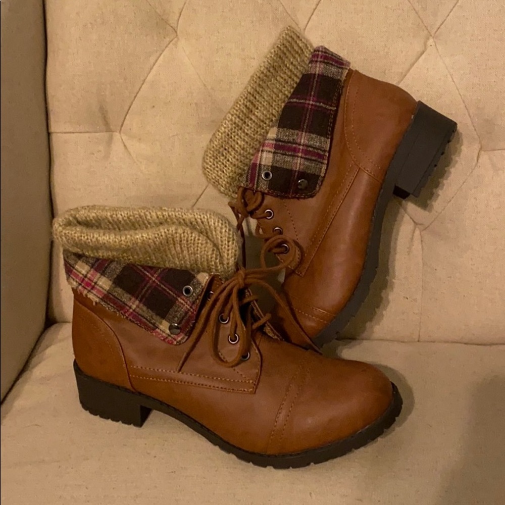 Women’s Tan Knit-Cuff Lace-Up Ankle Boots